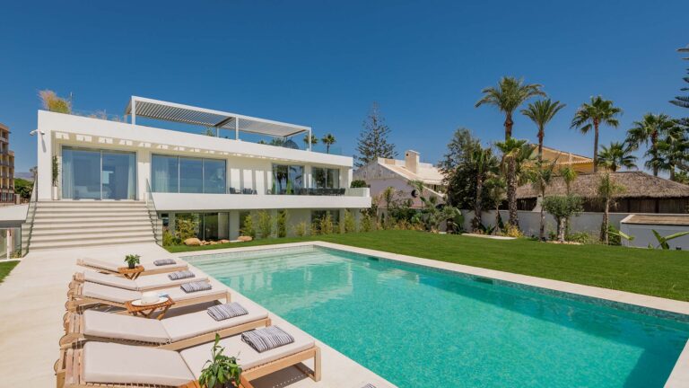 Smart Luxury Villas Redefining High-End Living with Technology